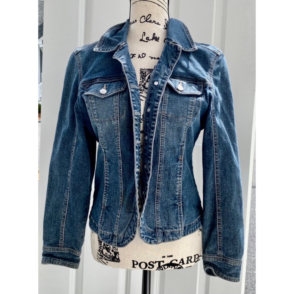 NWT A.M.I. Slightly Fitted Classic Denim Jean Jacket
